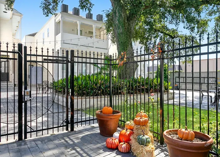 Cottage With 3 Bedrooms Near St. Charles With A Pool