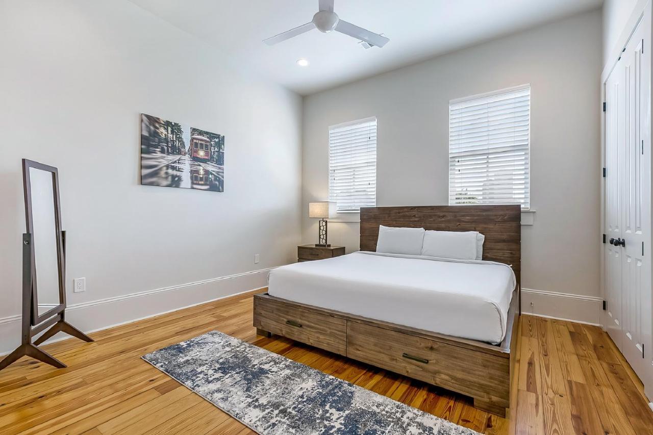 Apartment With 3 Bedrooms Near St. Charles With A Pool